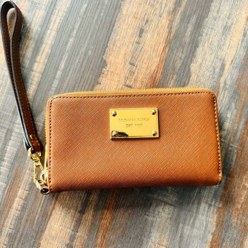 MK zip around wristlet wallet, clean like new condition.